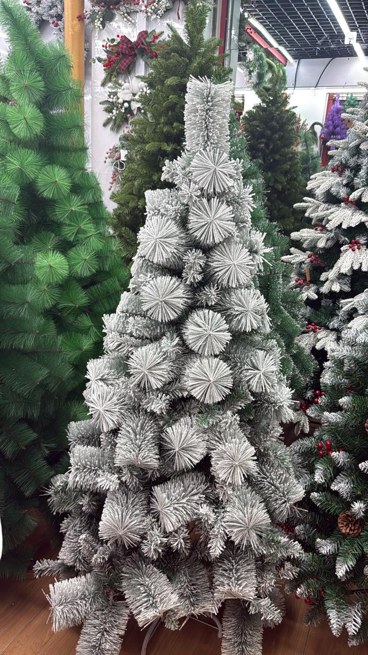 1.5m White Berry-Tipped Christmas Tree – Elegant & Festive Accent