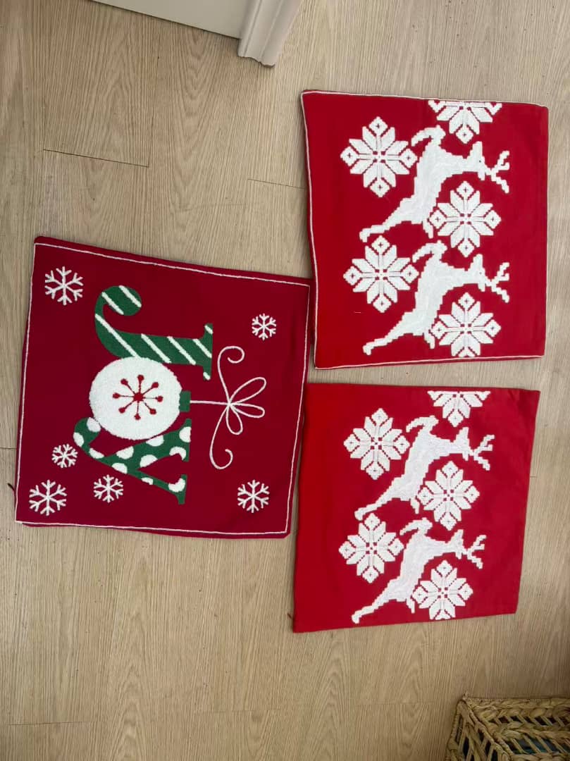3 pcs 1000 Christmas themed pillow cases. Excellent quality