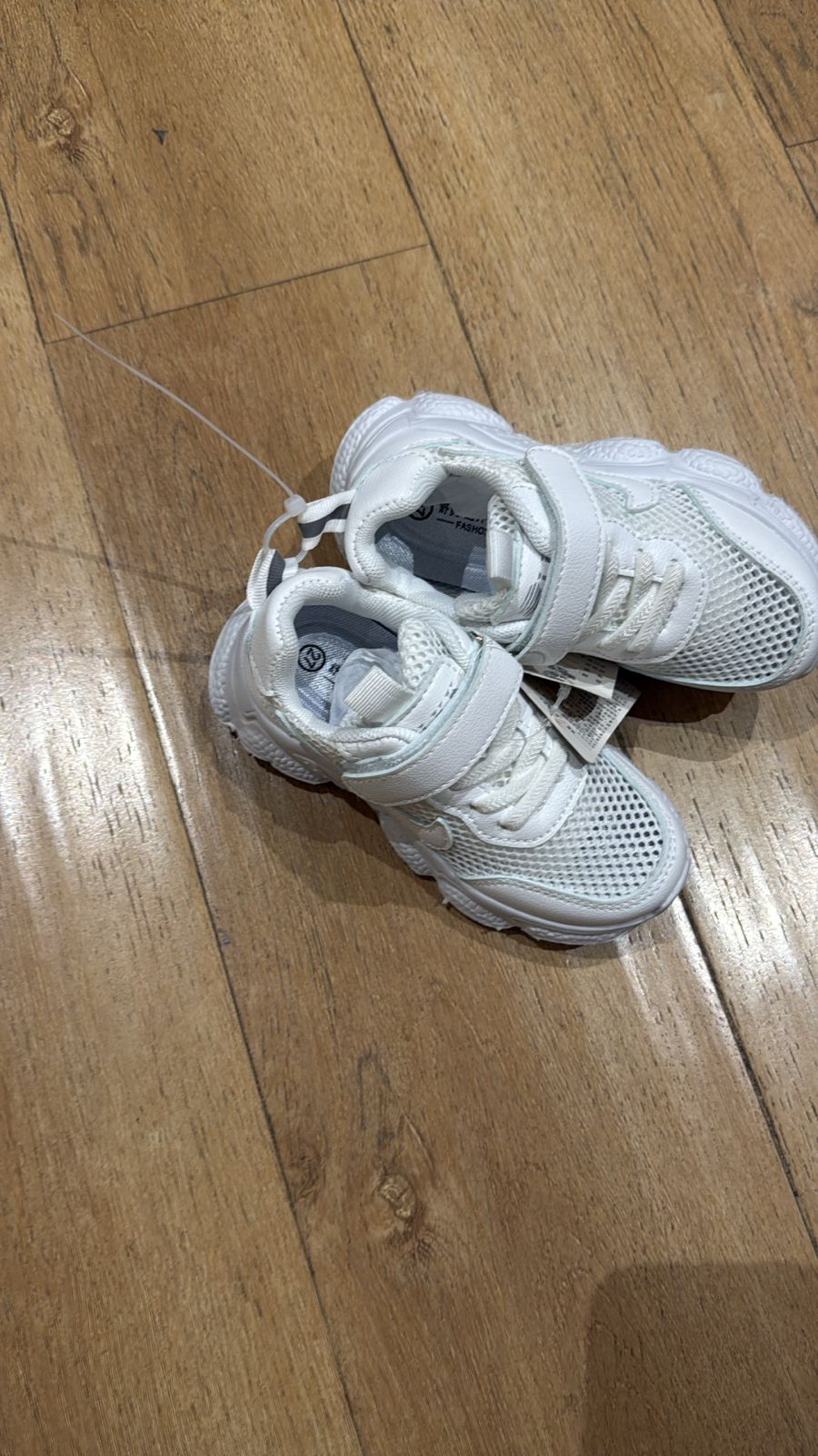 Small- fit shoe for baby girl