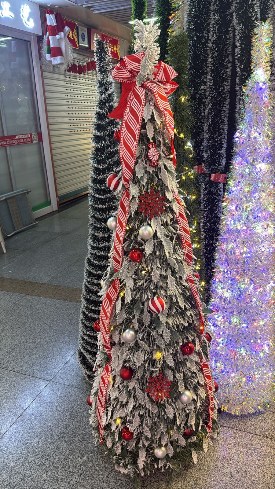 1.5 mtr frosted Xmas tree with decor