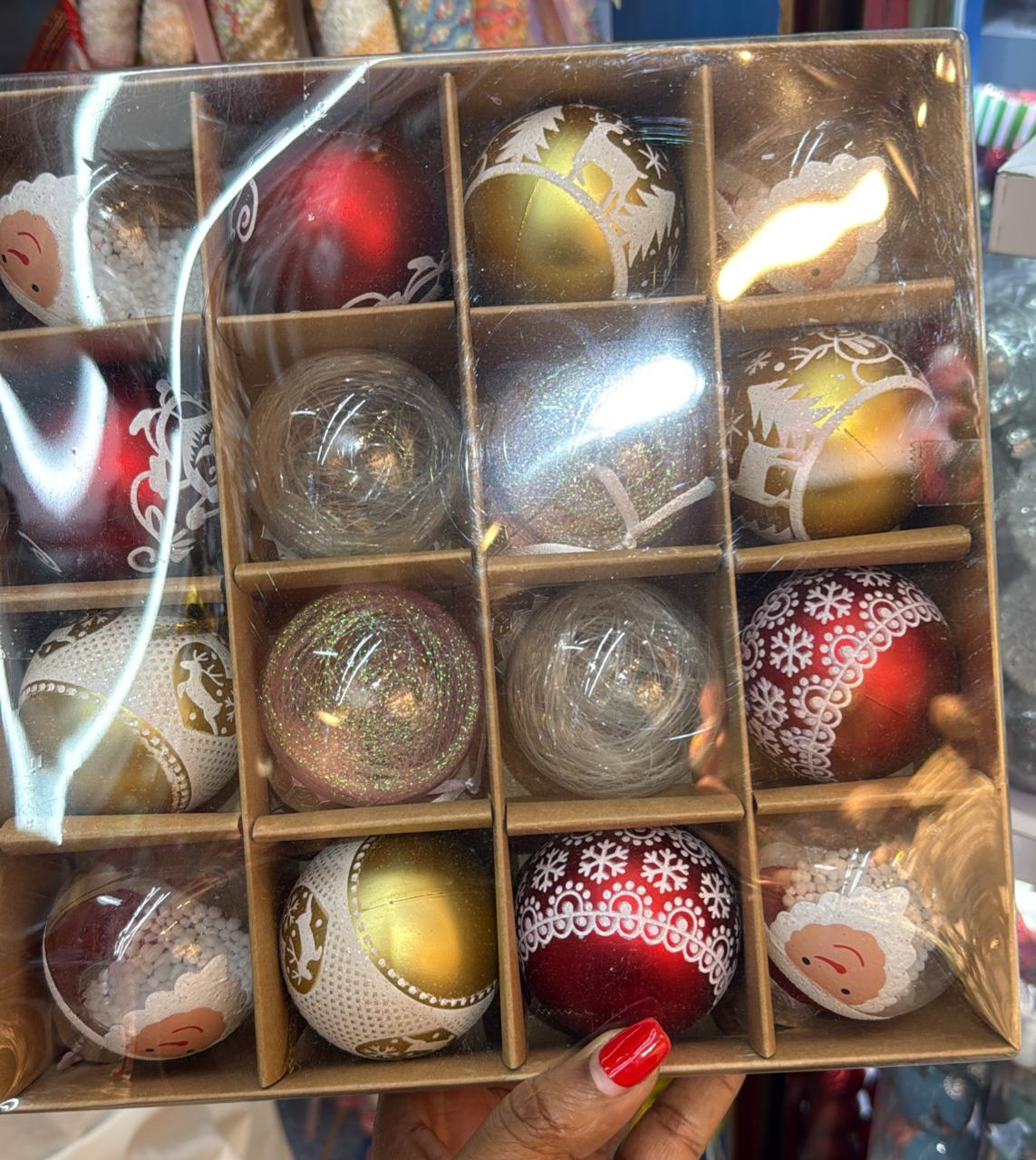 16 pcs Xmas decor balls @870 kes