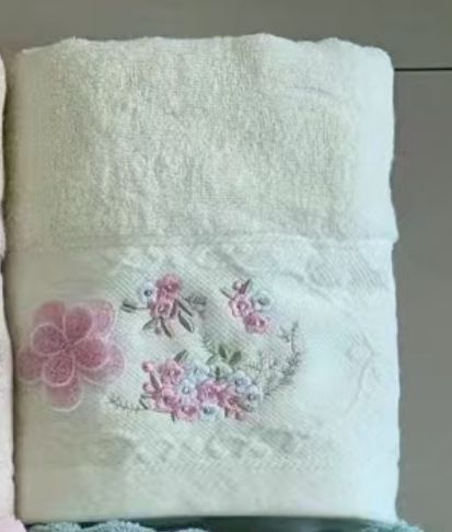 Elegant White Embroidered Towels – Set of 2 (Classy Floral Design)