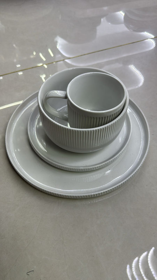 4 cups, 4 bowls. 4 side plates and 4 big plates -16 pc set White color.