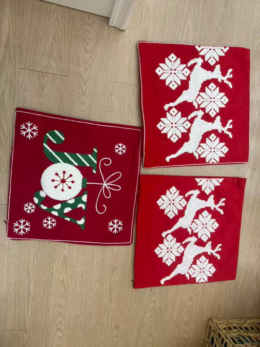 3 pcs 1000 Christmas themed pillow cases. Excellent quality