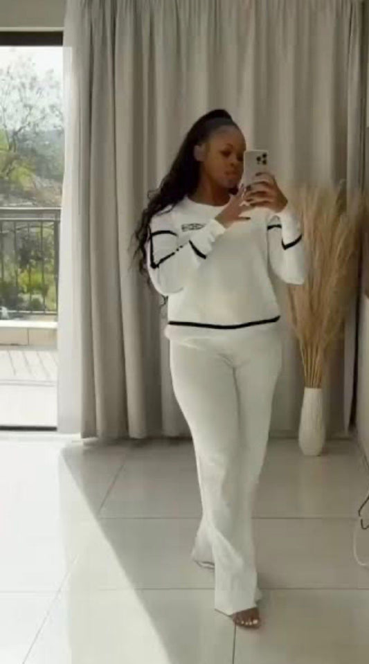 2 pc classy set Available in black, white , and suitable for ladies size 8, 10, 12,14,16