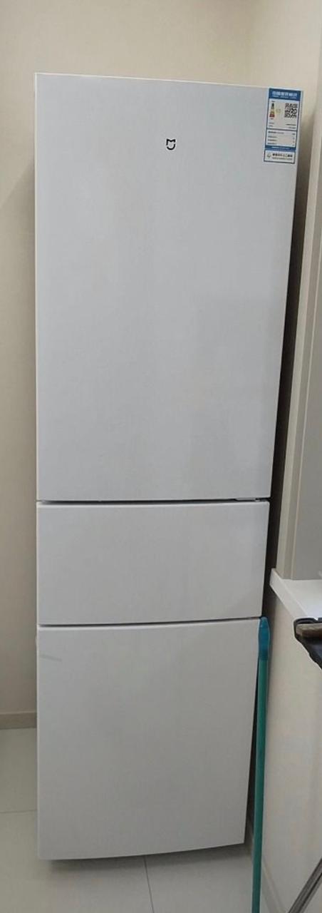 3-Door Energy-Saving Refrigerator – 218L Capacity