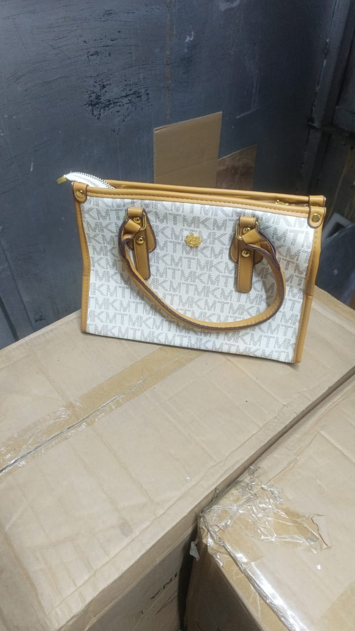 Michael Kors Signature Bag – White &amp; Tan