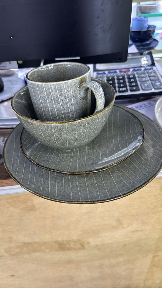 4 cups, 4 bowls. 4 side plates and 4 big plates -16 pc set Striped, grey color.