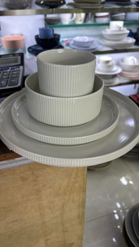 4 cups, 4 bowls. 4 side plates and 4 big plates -16 pc. Off white color.